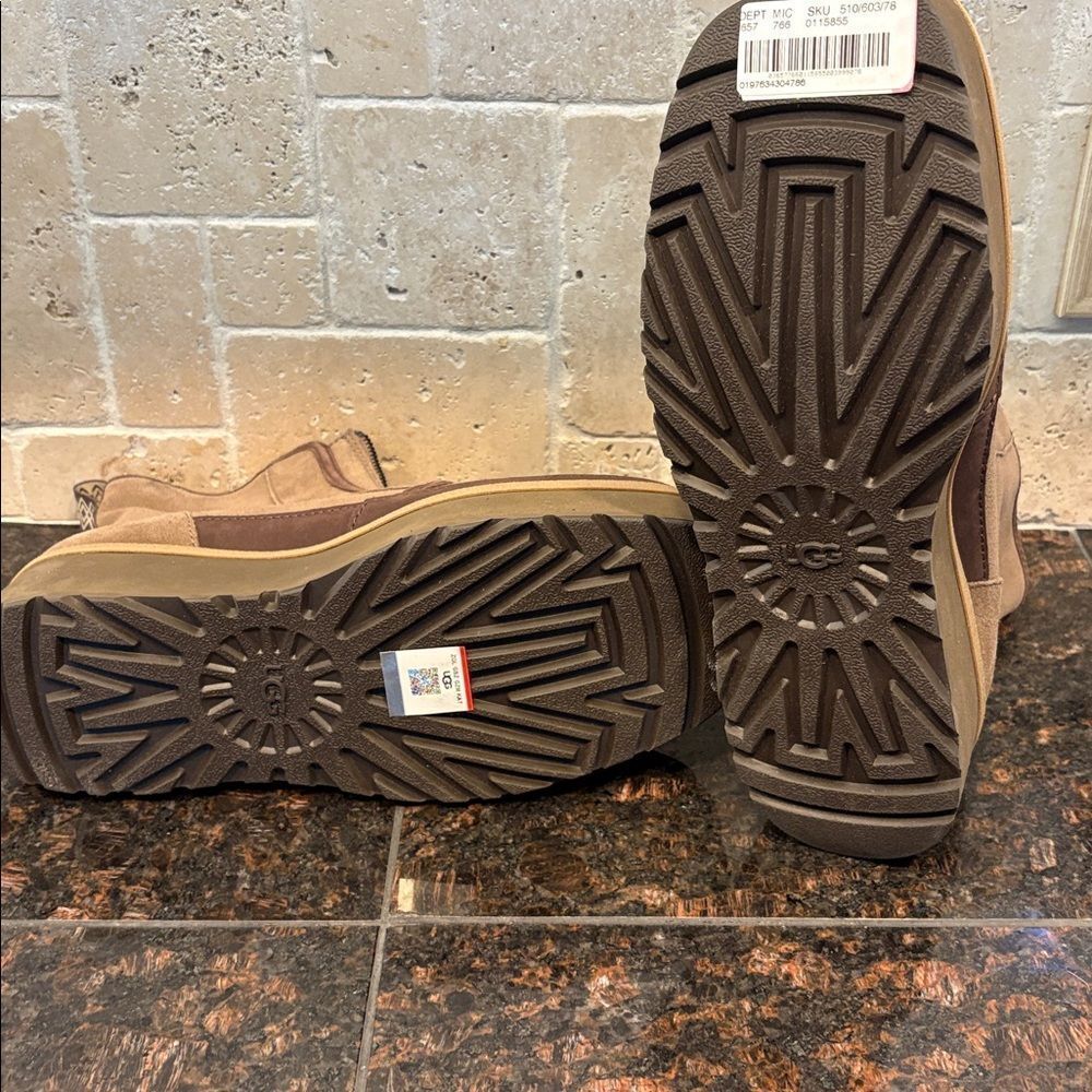 NWT Ugg Women's Cityfunc Zip Boots - Picture 2 of 7